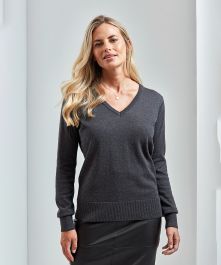 Women's v-neck knitted sweater